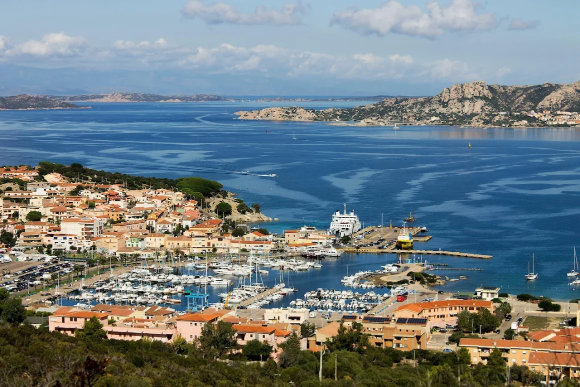 Die Gemeinde Palau auf Sardinien, Italien (Bildquelle: Pexels.com)